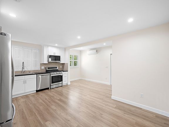 3rd image of 1125 Graynold Ave #A