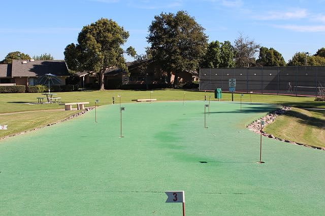 Enjoy the putting green 