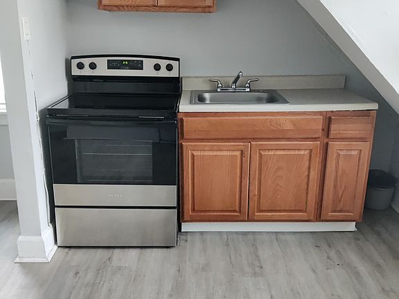 3rd image of 129 E Roosevelt Blvd Floor 2