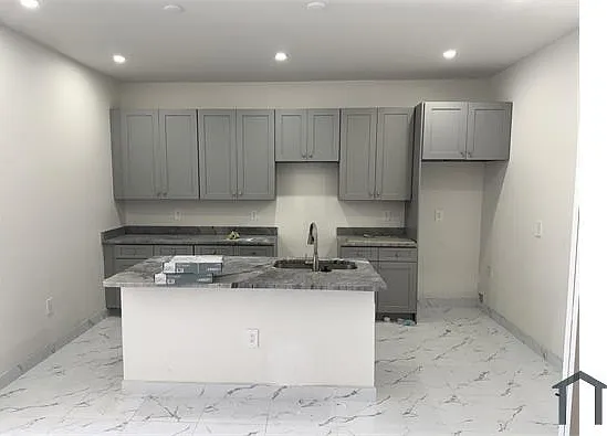 4 bed, 1858 sqft, $2,600 — Photo 2
