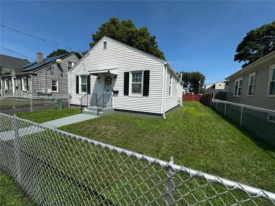 39 Clinton St, Pawtucket, RI, 02861