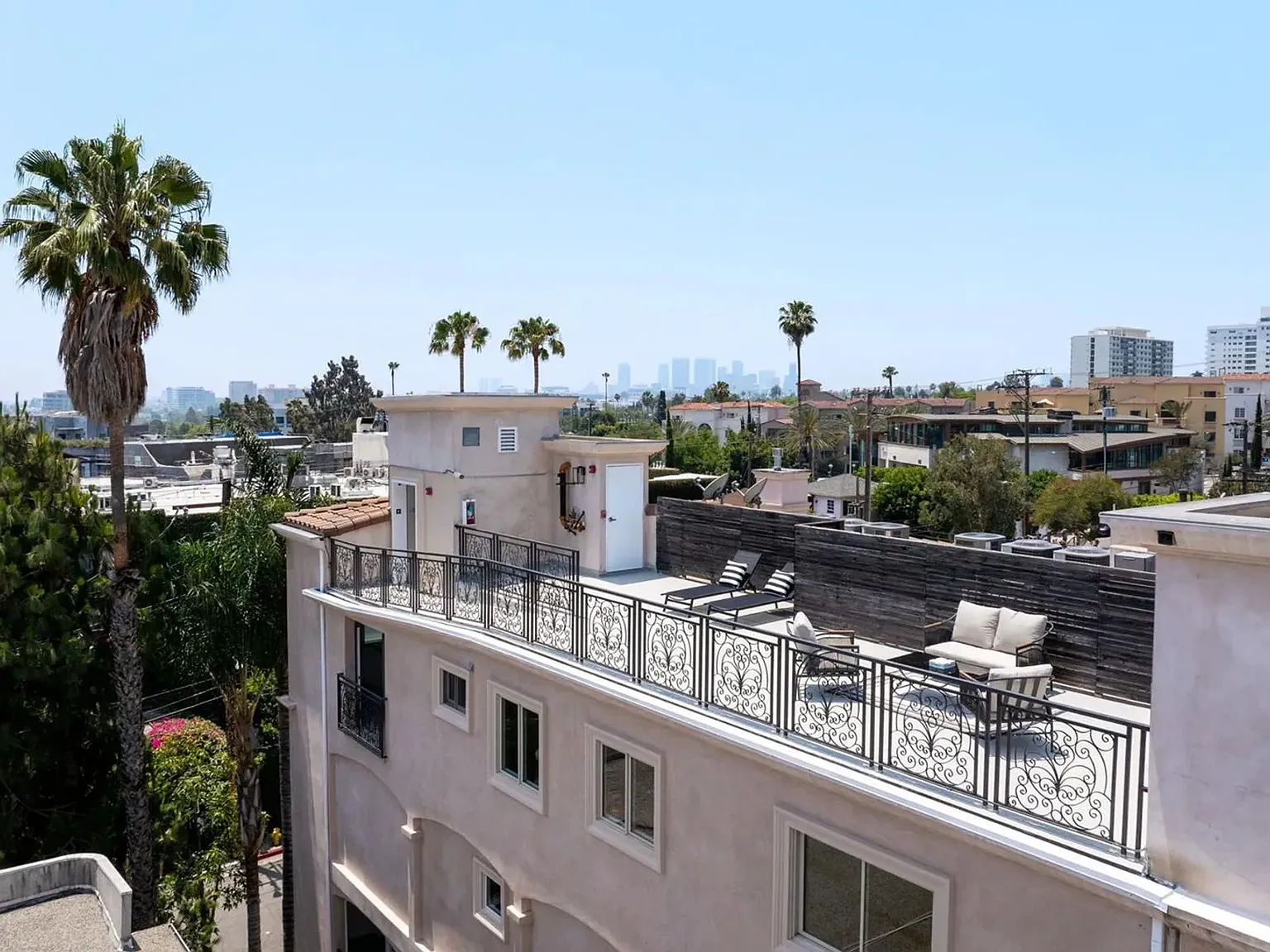 8833 Cynthia — Photo 2