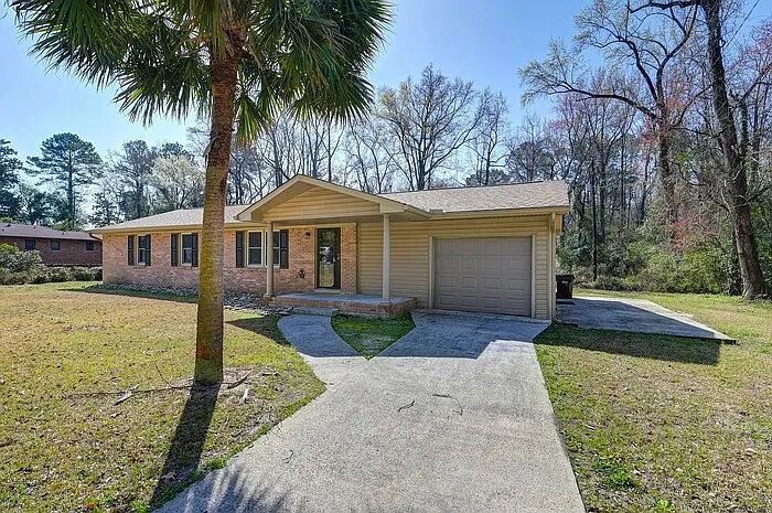 3 bed, 1.5 bath, 1228 sqft, $1,699 — Photo 2