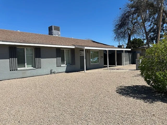 1416 E Del Rio Dr — Photo 1