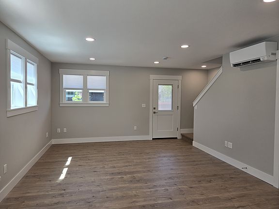 5th image of 9136 N Portsmouth Ave #B