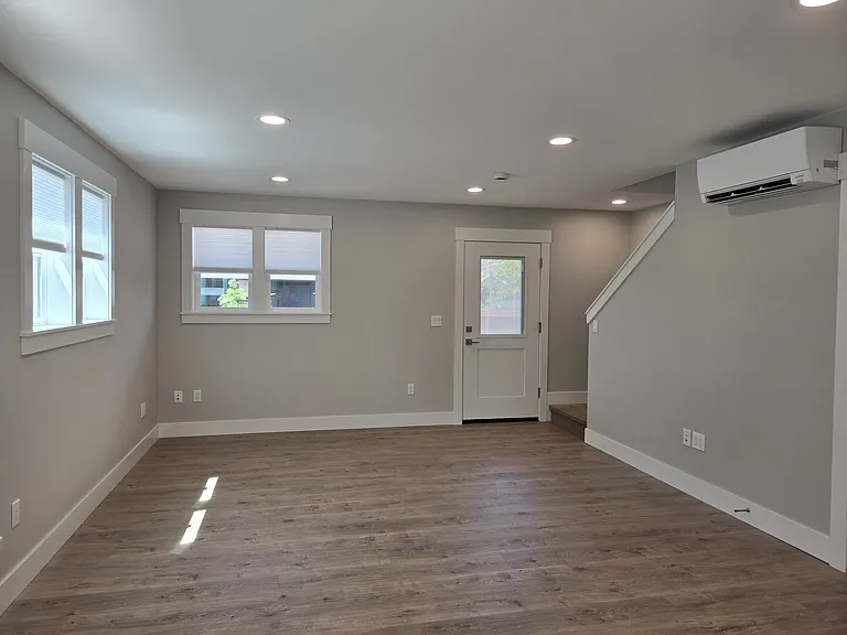 9136 N Portsmouth Ave #B — Photo 5