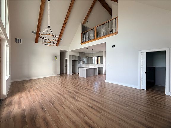 3rd image of 15 Monarch Ct