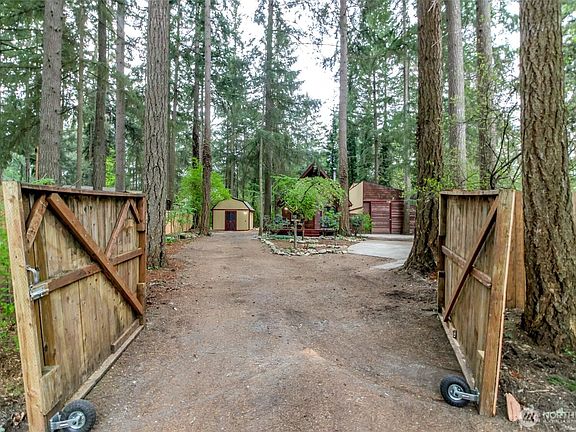 3rd image of 16900 Kalmia Court SE