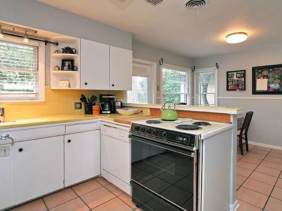 4th image of 515 Brightwood Pl