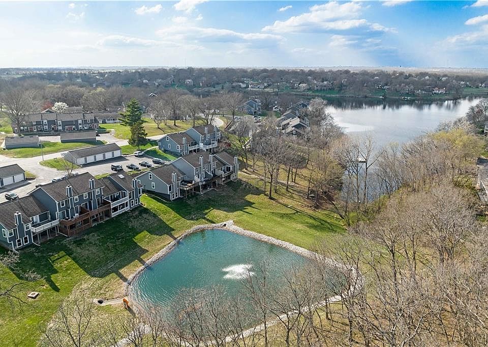 1st image of 256 NE Bayview Dr