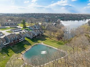 256 NE Bayview Dr, Lees Summit, MO 64064