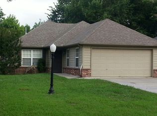 802 N 9th St, Collinsville, OK 74021