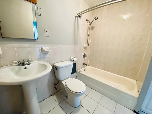 Rented by Blue Egg Realty Corp | media 23