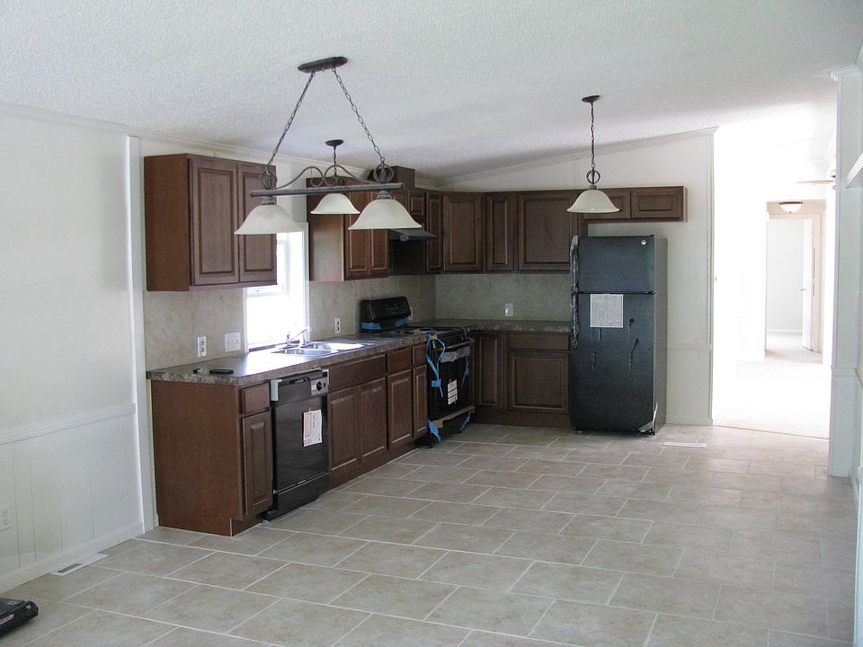 1st image of 15945 Larsen Ave