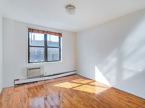 2nd image of 229 E 29th St APT 4O