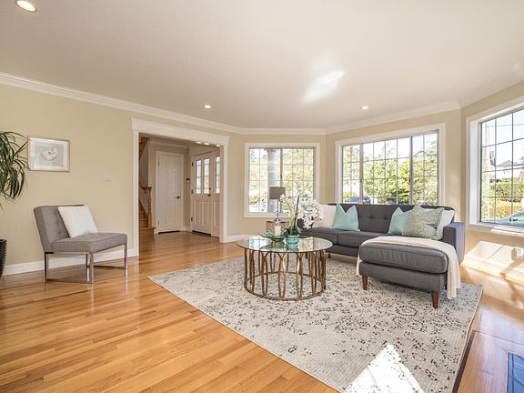 3rd image of 2309 Poppy Dr