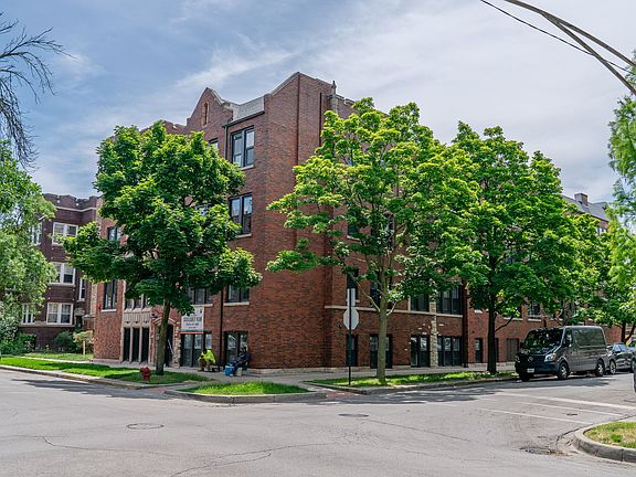 2nd image of 3051 W Leland Ave