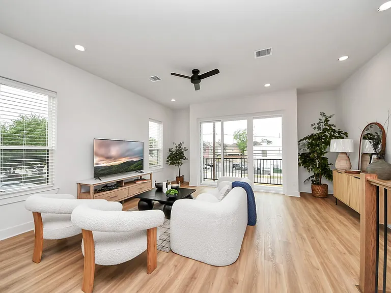 2426 Ella Blvd — Photo 13