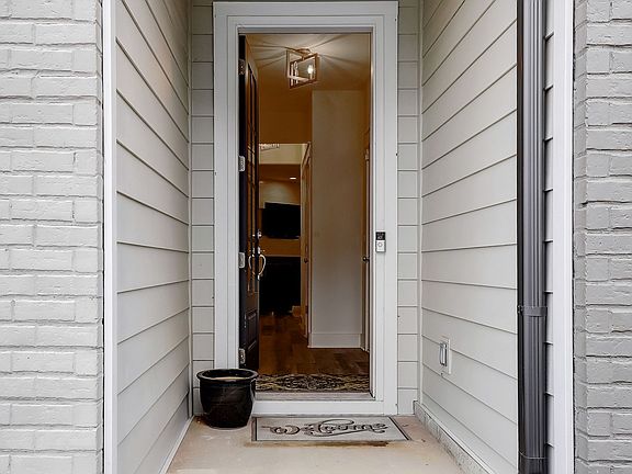 4th image of 7051 Westside Cir