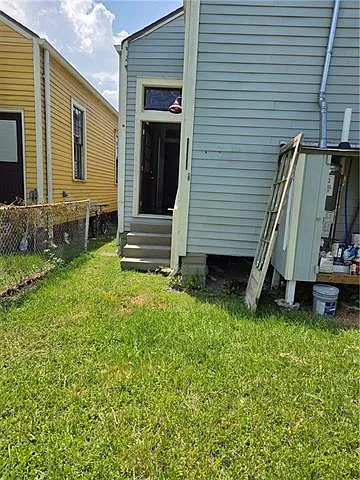1821 Touro St — Photo 10