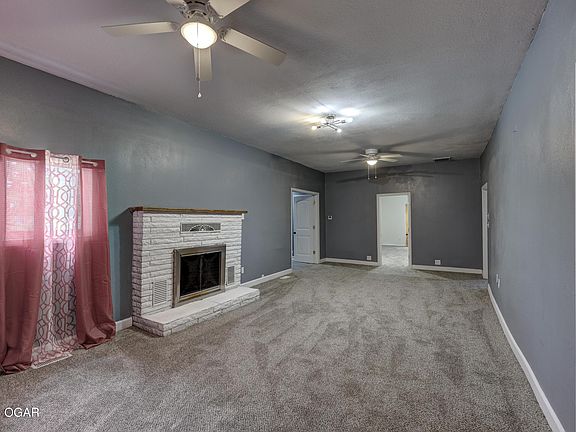 3rd image of 2016 Oak Ridge Dr
