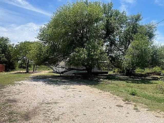 2 bed, 1.0 bath, 1269 sqft, $1,595 — Photo 2