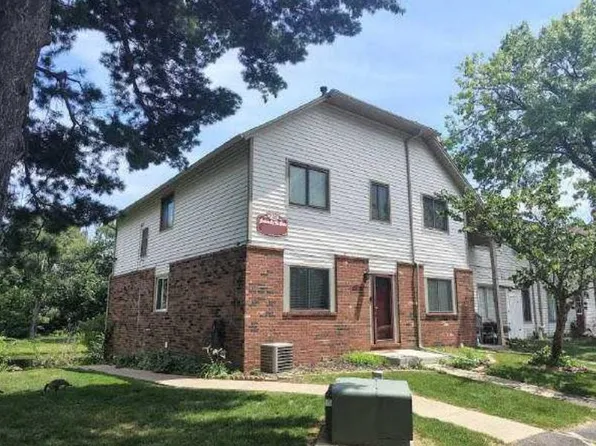 7220 Bluewater Dr, Clarkston, MI 48348