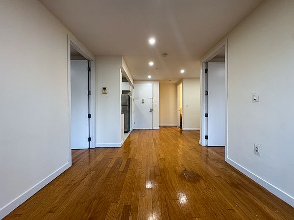 3rd image of 924 Metropolitan Ave APT 301