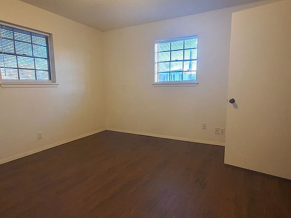 2nd image of 2606 Lindenwood Dr