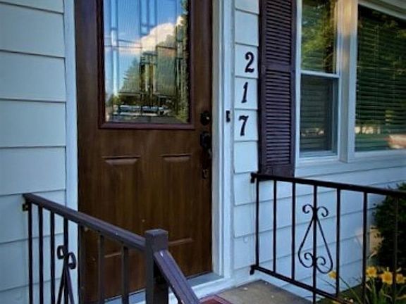 3rd image of 217 NW Jefferson St