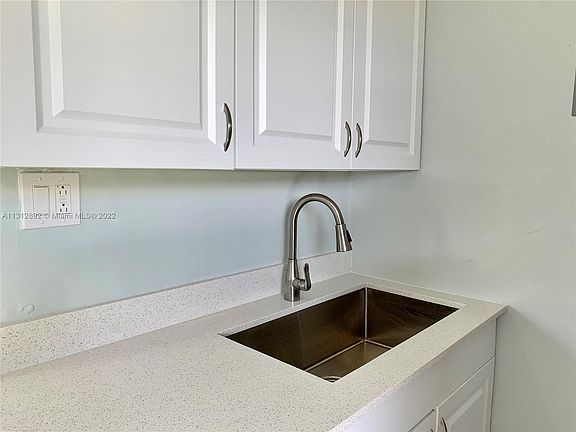5th image of 2901 NW 18th St #40