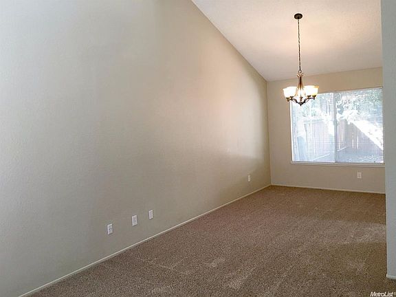 3rd image of 190 Saginaw Cir