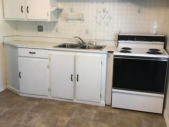 4th image of 1000 Superior St