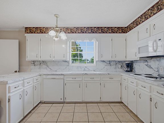 3rd image of 205 Vickie Ln