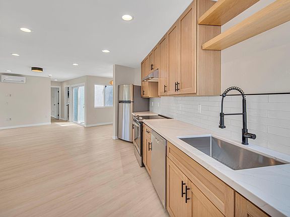 3rd image of 977 Rosecrans St #979