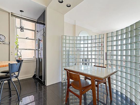 5th image of 11 W 81st St #6A