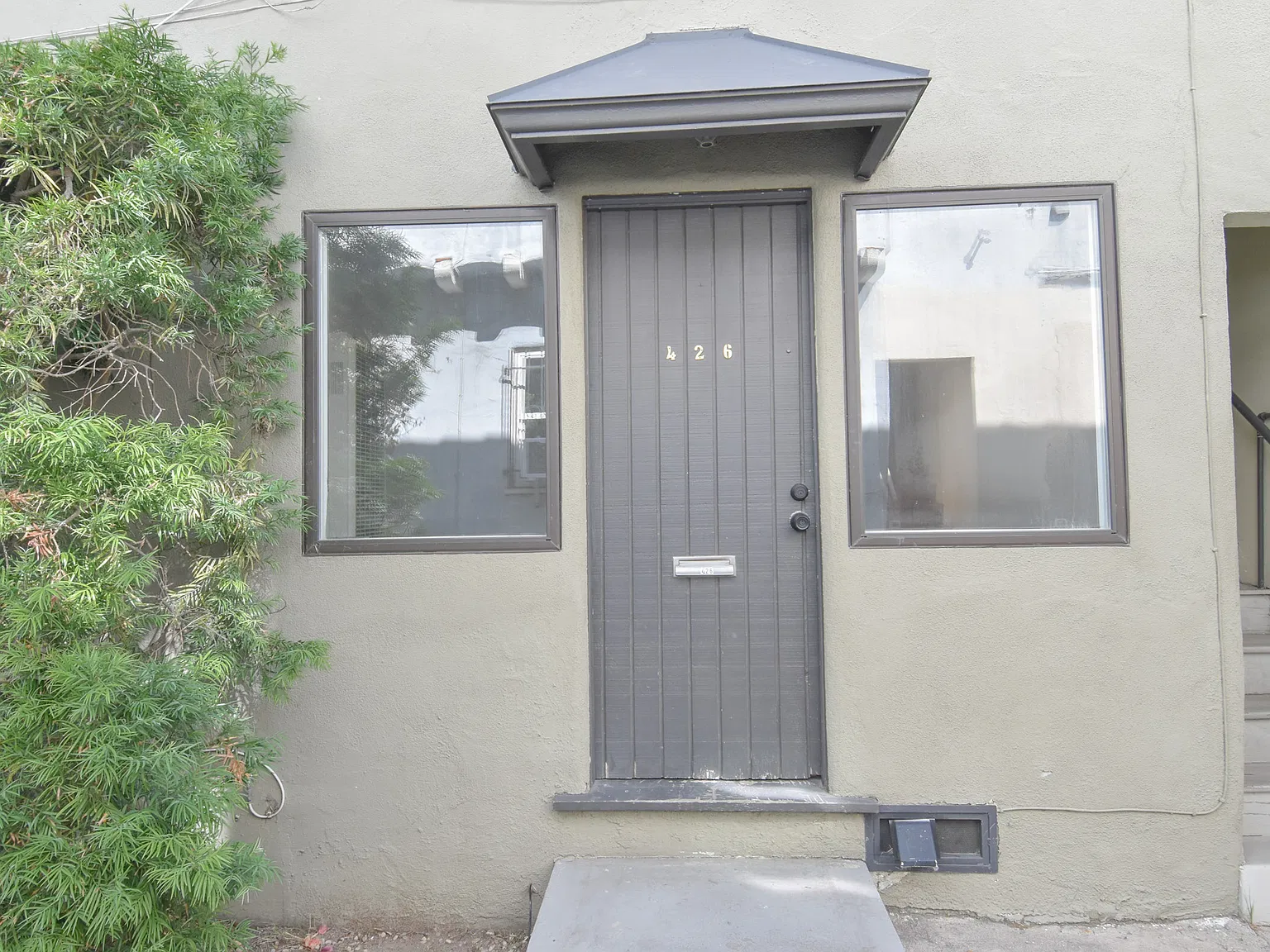 424 N Ogden Dr — Photo 3