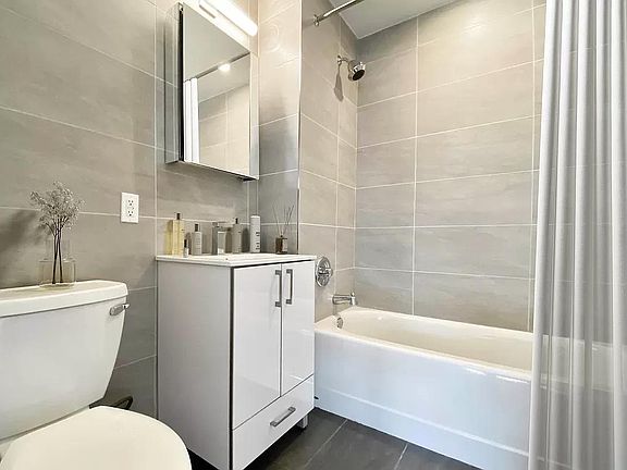 3rd image of 8109 134th St APT 3J