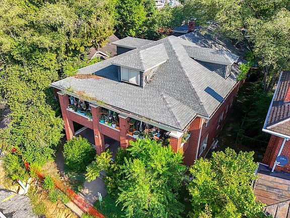 3rd image of 813 Ferdinand Ave SW