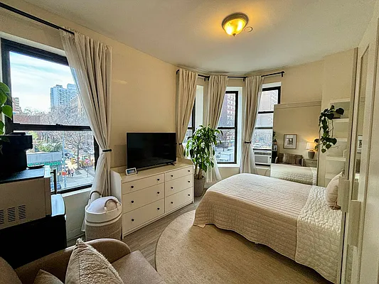 Rented by Bohemia Realty Group | media 1