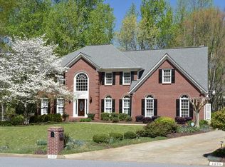 1035 Brooksglen Dr, Roswell, GA 30075
