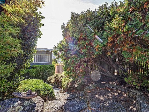 3rd image of 557 Summit Dr