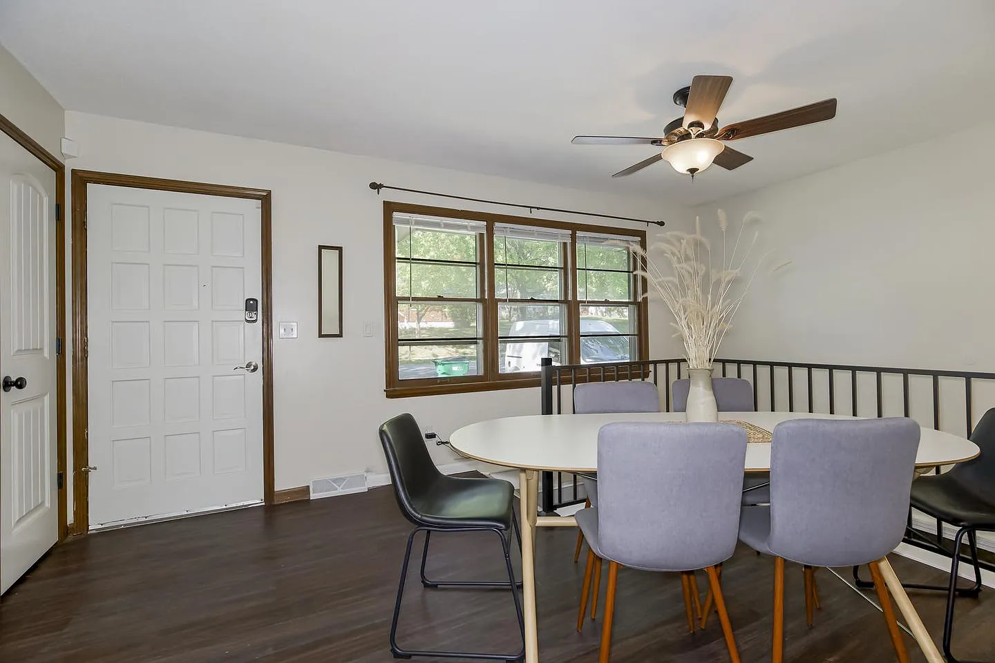 Modern Blue Springs gem with a stylish chef's kitchen — Photo 4