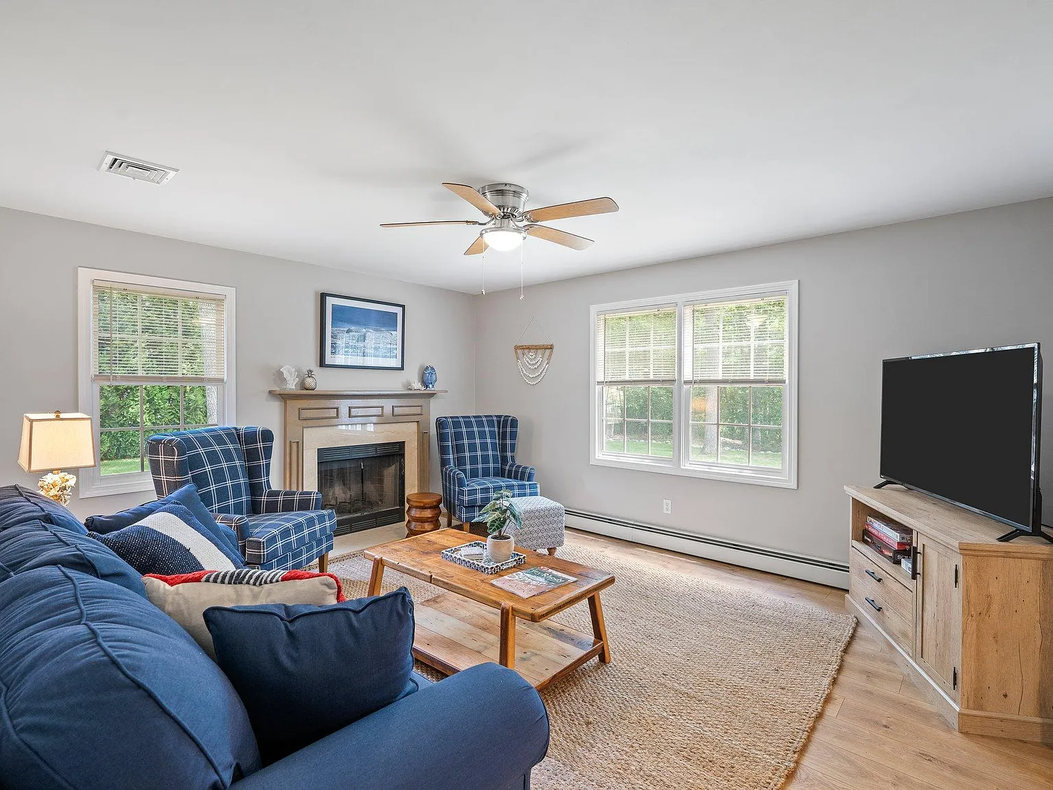 3 bed, 2.5 bath, 1979 sqft, $5,000 — Photo 3