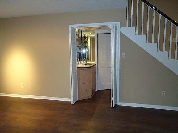 4th image of 822 Forest Lake Dr