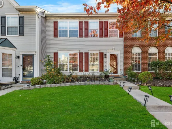38 Cabot Way, Franklin Park, NJ 08823