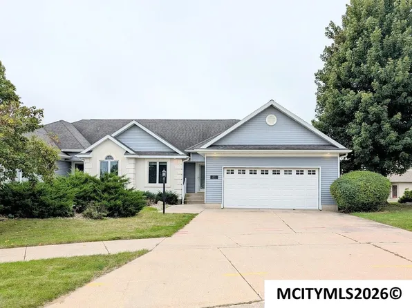 3247 Pinnacle Ct, Mason City, IA 50401