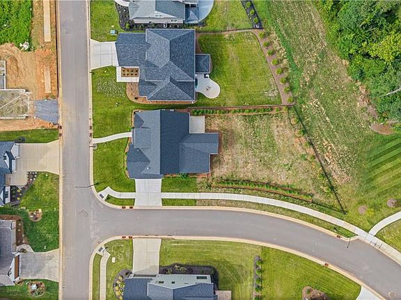 3rd image of 1347 Maple Chase Ln