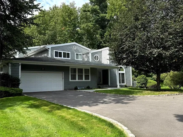 20 Tiffany Circle #20, Manhasset, NY 11030