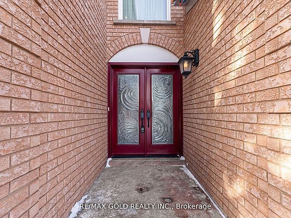 3rd image of 38 Mountainberry Rd